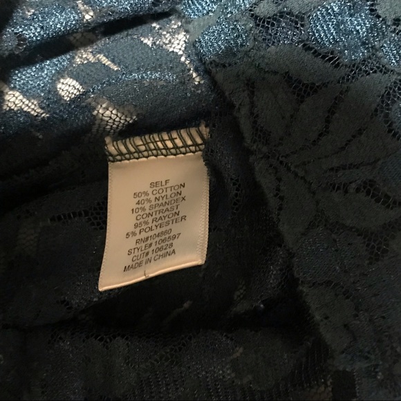 Chloe K delicate Sleeveless lace top w/side slits - Picture 6 of 6